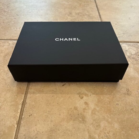 Authentic Chanel Gift Box - Picture 2 of 3